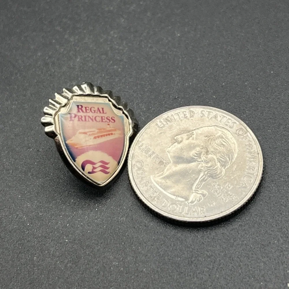 Regal Princess Cruise Line Ship Crest Plastic Lapel‎ Hat Pin